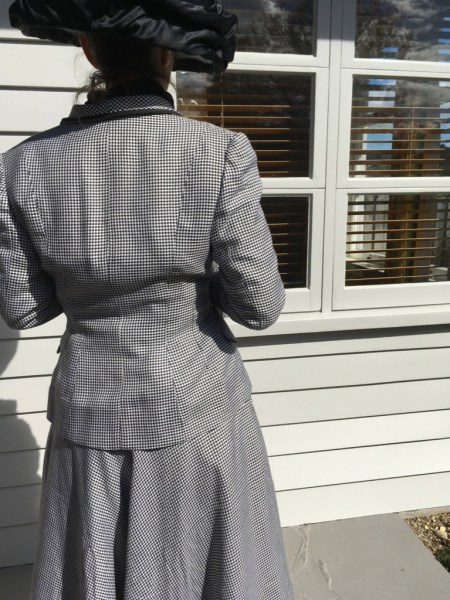 My vintage suit sew along narrow back view