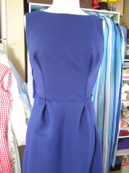 Weigel's 2039 front skirt pinned