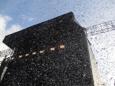 Arcade Fire BDO 2014 confetti2