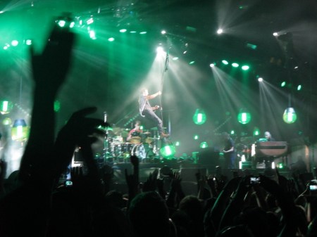 Pearl Jam Big Day Out 2014 green bulbs2