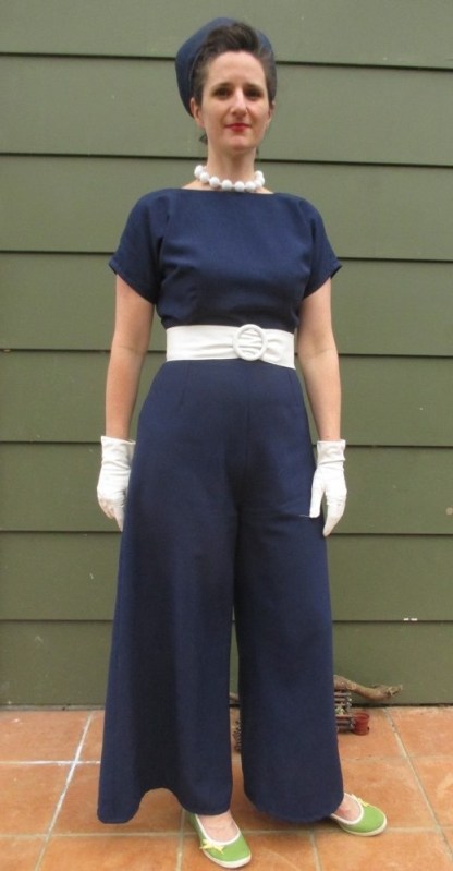 Vogue 6435 blue waist long front