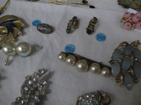 Decolicious Vintage market jewelery