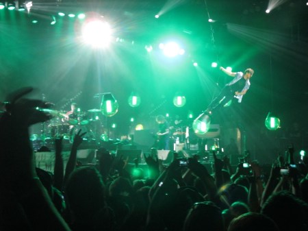 Pearl Jam Big Day Out 2014 Eddie Vedder swininggreen bulbs