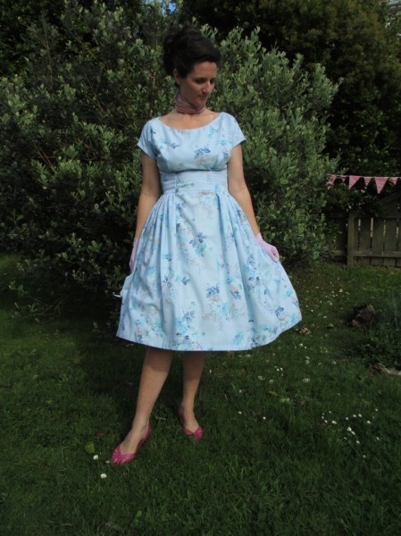 Simplicity 2491 finished looking down