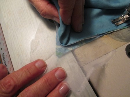 sewing in gusset with organza2