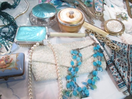 tourquise dressing table