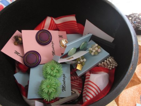 Decolicious market Mintage earings