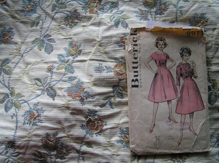 Butterick 8977 oh what to do what to&nbsp;do…