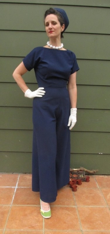 Vogue 6435 blue waist long front on