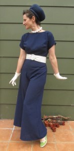 Vogue 6435 blue waist long groovy