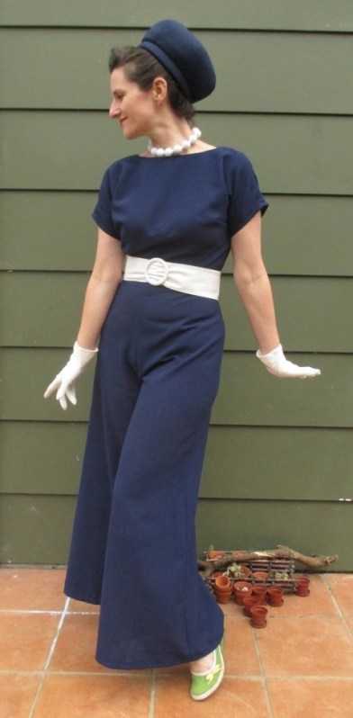 Vogue 6435 blue waist long groovy